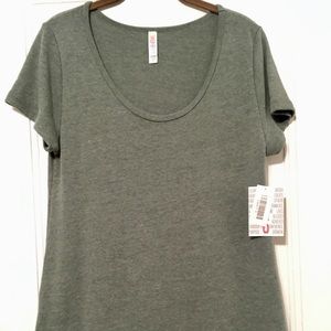 NWT Lularoe perfect T